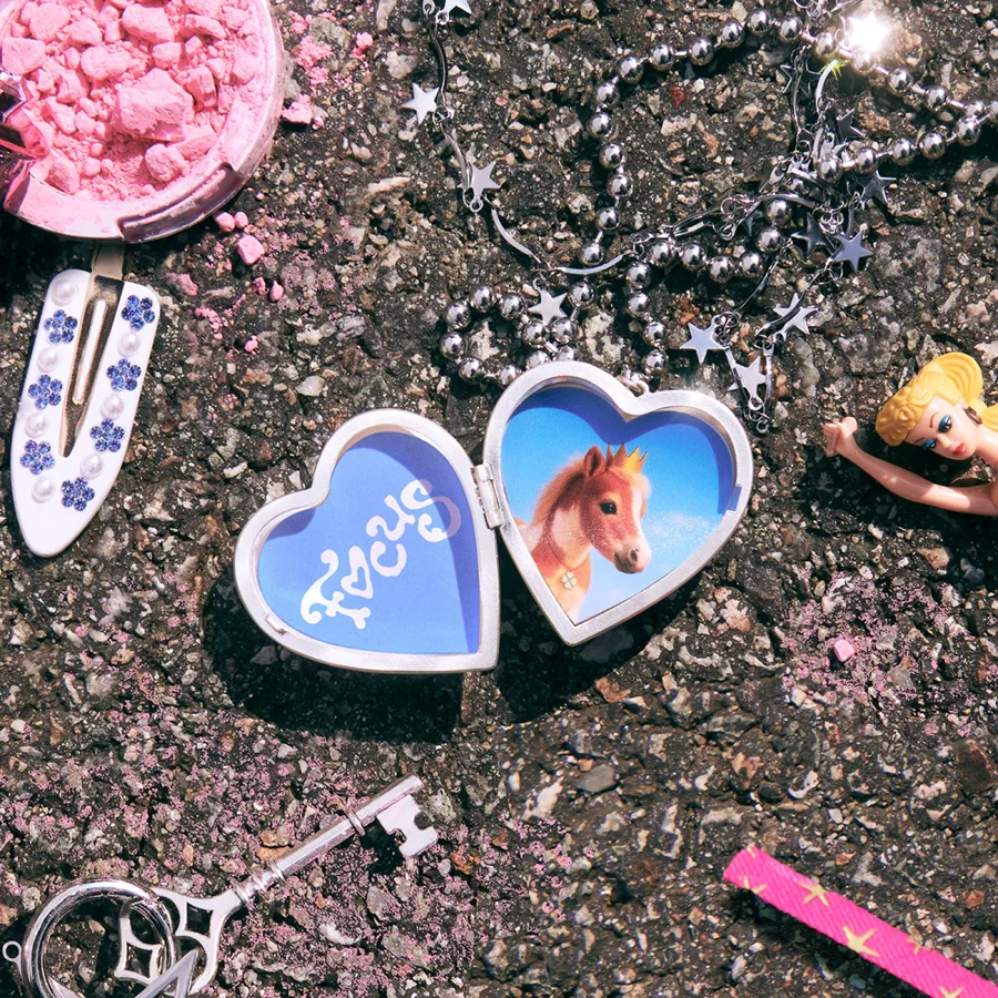 Pochette de l’album FOCUS de Hearts2Hearts
