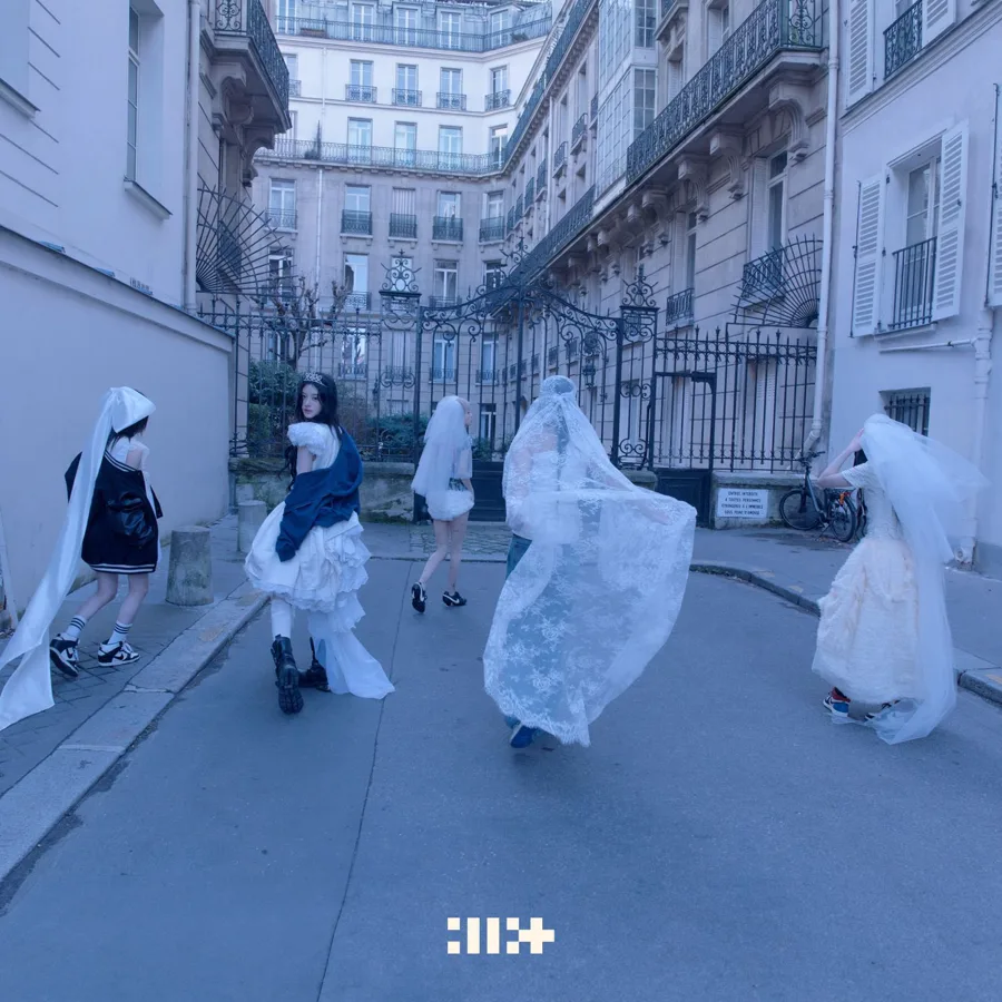 Pochette de l’album MAMIHLAPINATAPAI de ILLIT