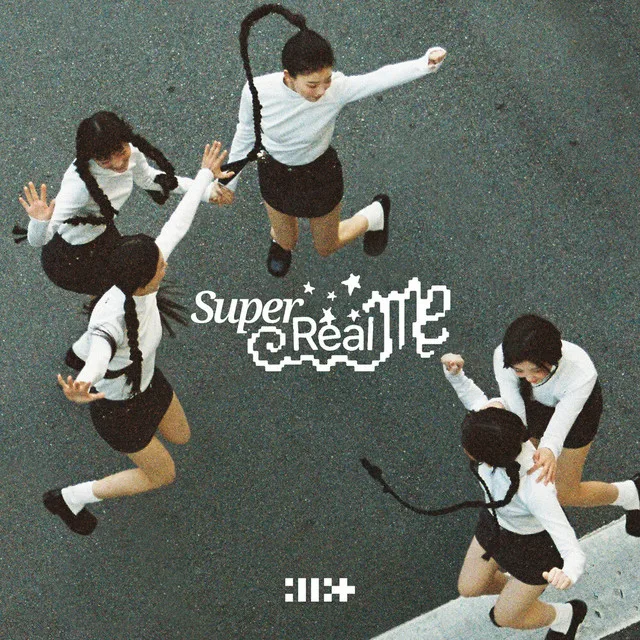 Pochette de l’album SUPER REAL ME de ILLIT