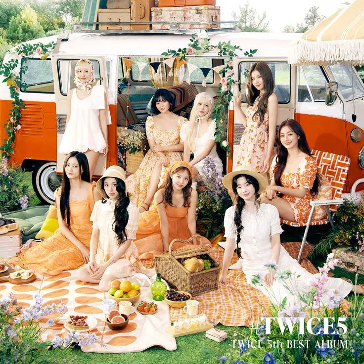 Pochette de l’album #TWICE5 de TWICE